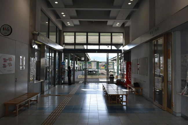 伊万里駅の内部