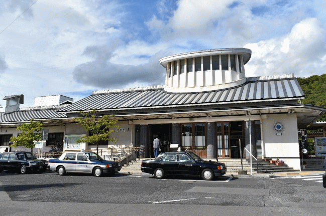 松浦鉄道終点の有田駅