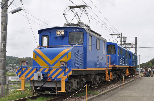 デキ303、デキ402、デキ401の旧型電気機関車３両連結