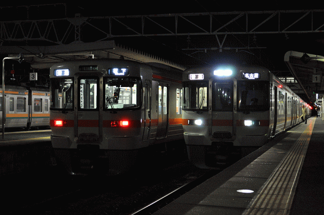 夜の中津川駅