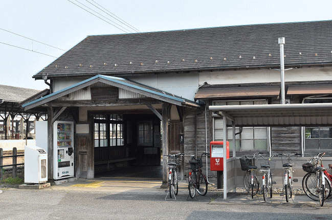 美濃赤坂の駅舎
