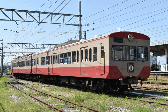 近江鉄道の８２０系「赤電」