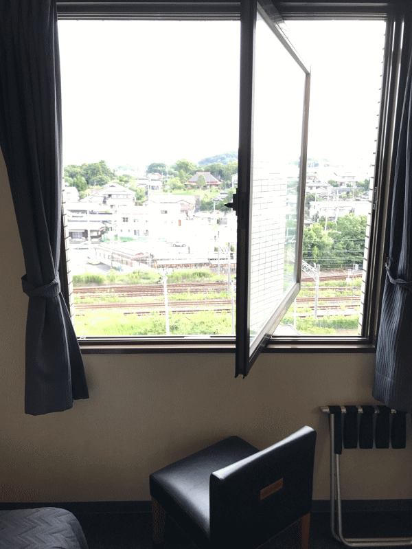 小野田オリエンタルホテルの窓