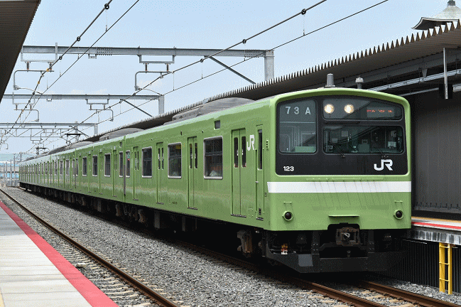 JR淡路駅でおおさか東線の201系電車を撮影