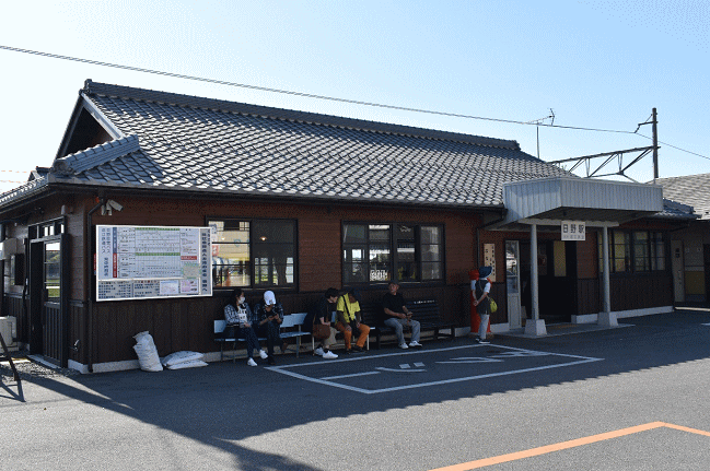 日野駅の駅舎