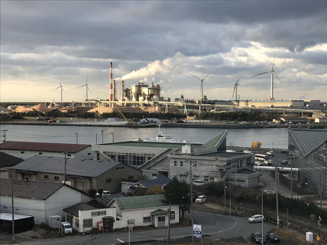 ホテルルートイン秋田土崎から見る日本製紙の工場