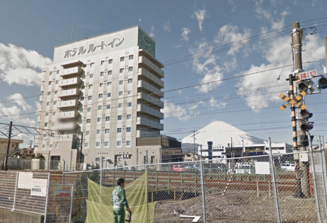 ホテルルートイン御殿場駅南の外観と富士山