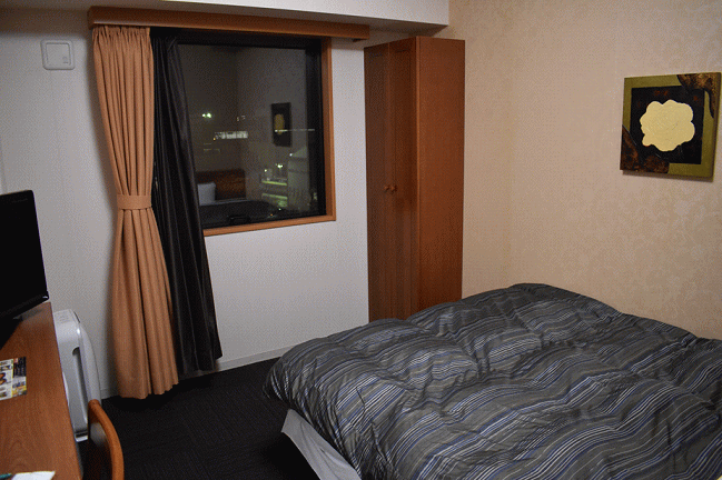ホテルルートイン古川駅前のシングルルームの室内