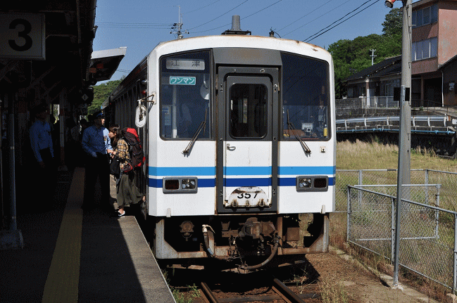 江津駅に到着した三江線のキハ120
