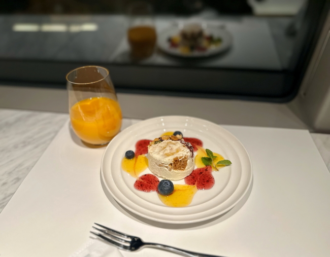 ベリーとココナッツのチャイニーズアイスケーキ