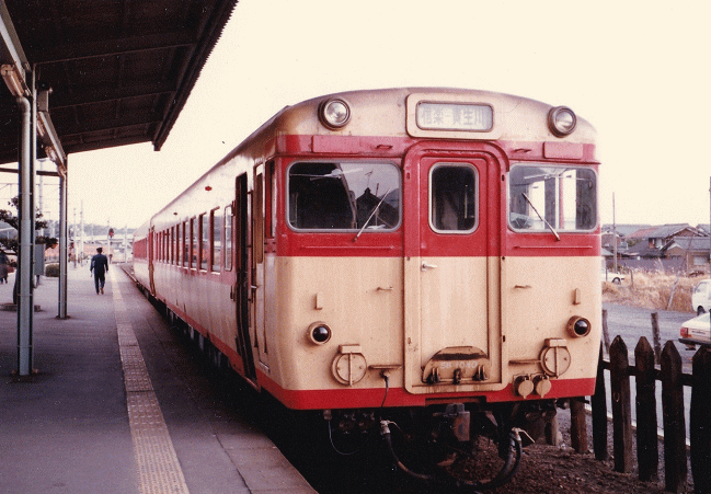 貴生川駅に停車中のキハ５８系（1985年）