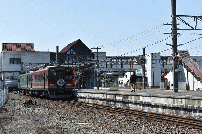 貴生川駅に到着した信楽高原鐵道