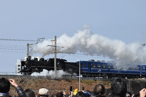 名古屋臨海高速鉄道（あおなみ線）のささしまライブ駅付近で撮影したＳＬ列車