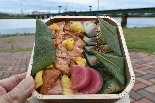 塩〆鯖と鮭の焼漬 押し競寿司