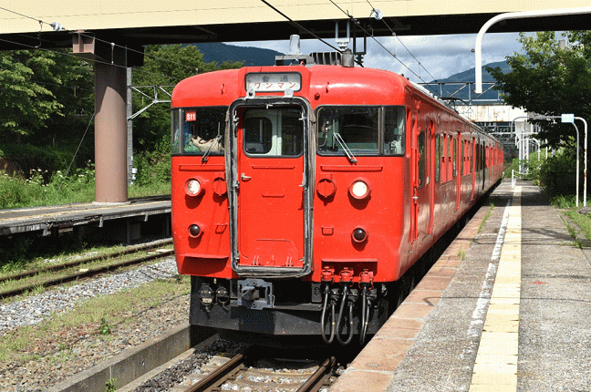 黒姫駅のコカ・コーラ電車
