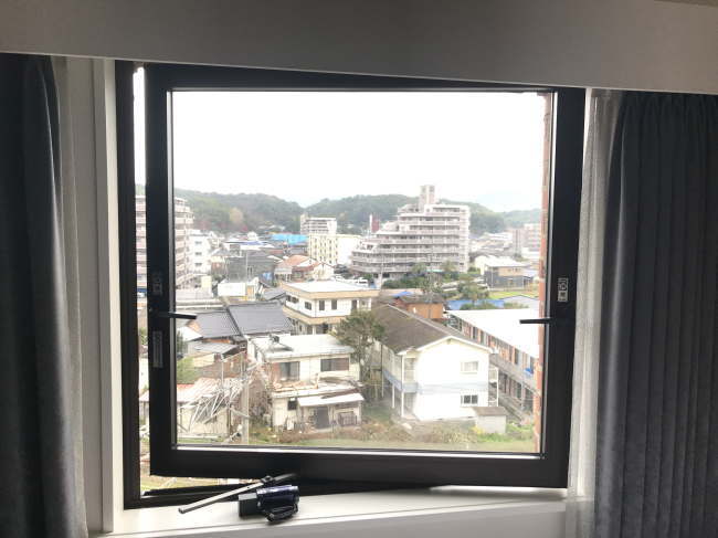 新飯塚ステーションホテルの窓辺の様子