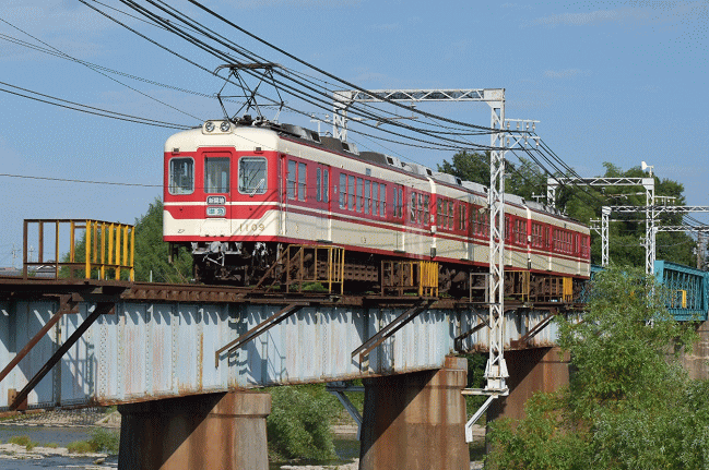 粟生駅付近の鉄橋で神戸電鉄を撮影