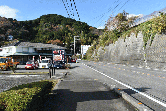 志津摩バス停前の「徳造丸 海鮮家 志津摩店」