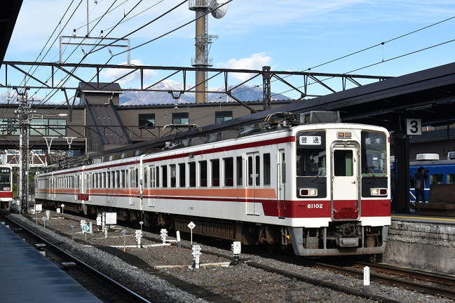 6050系の栃木行普通列車