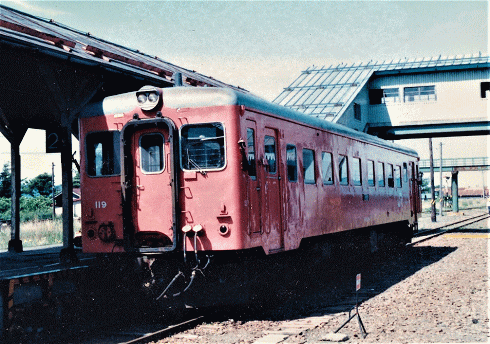 浜頓別駅で撮影した天北線のキハ２２（1987年）