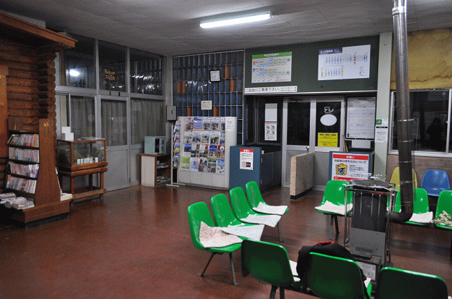 豊富駅の駅舎の内部