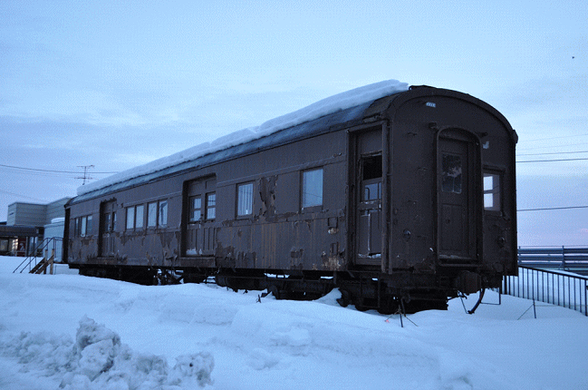 豊富駅に保存されている旧型客車の救援車
