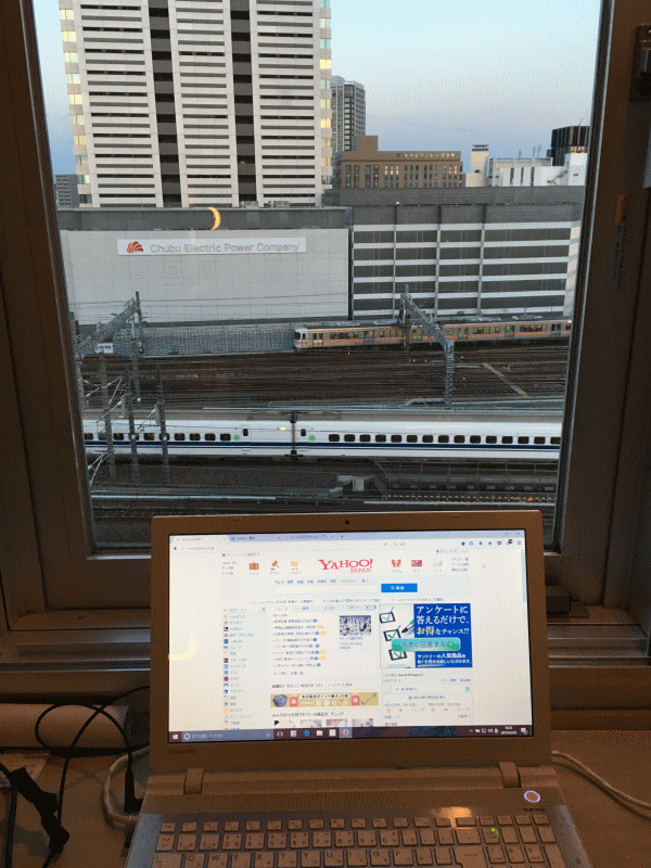 スーパーホテル名古屋駅前の窓とそこからの景色