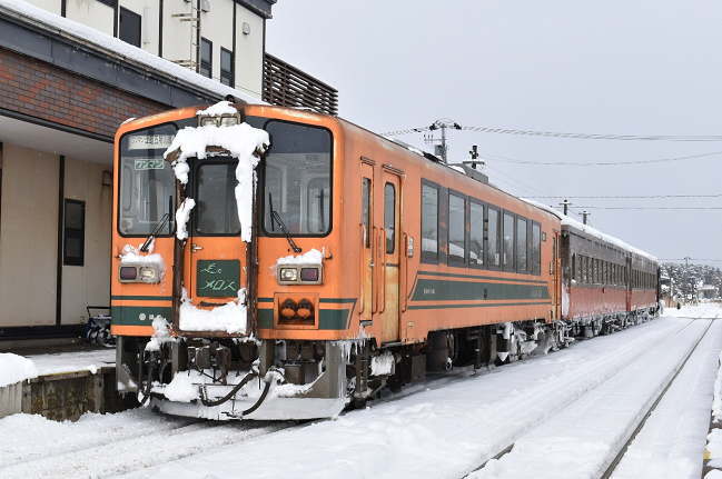 金木駅に到着したストーブ列車