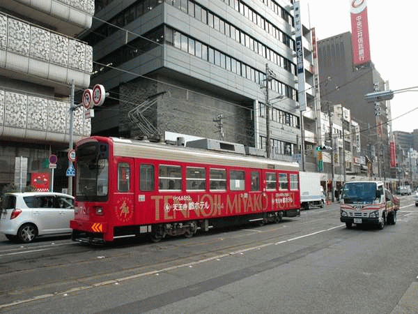天王寺都ホテルのラッピングの阪堺電車