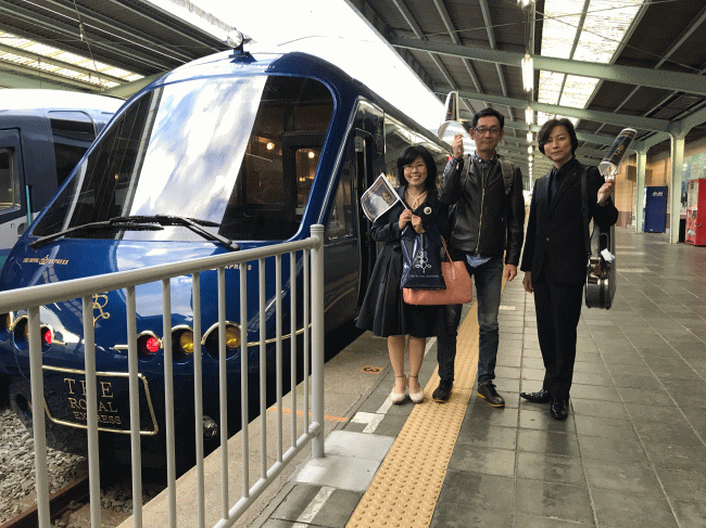 伊豆急下田駅とザロイヤルエクスプレス