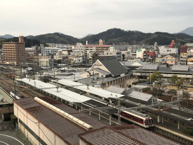 THE KASHIHARA（ザ・橿原）から見た橿原神宮前駅の駅舎