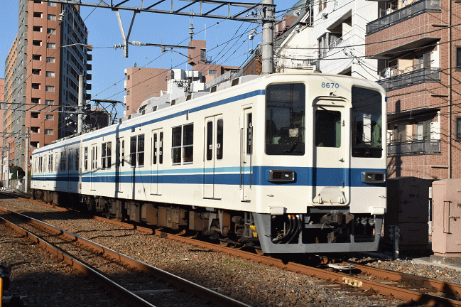 東武亀戸線の8000系電車