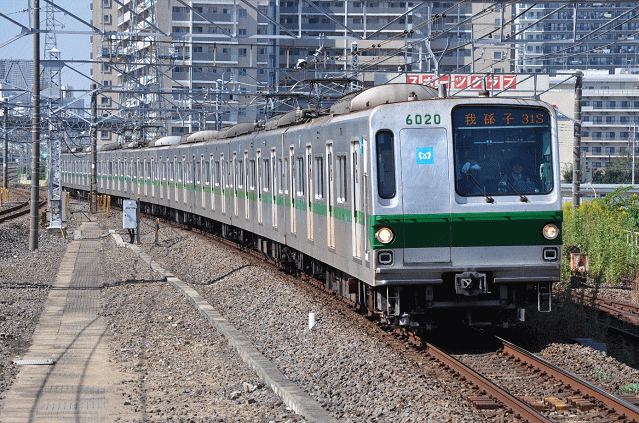 千代田線直通の6000系電車