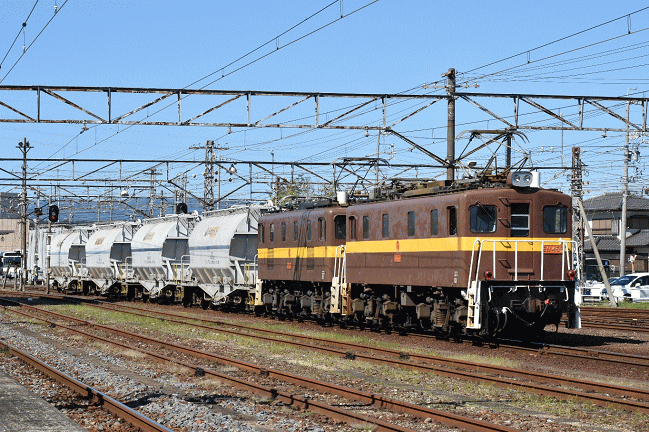 元東武鉄道のED5001が牽引する502列車は白ホキことホキ1000が4両連結