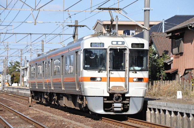 313系電車（富田浜駅にて）