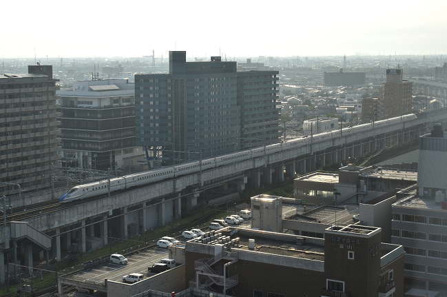 東横イン富山駅新幹線口店からの北陸新幹線のトレインビュー