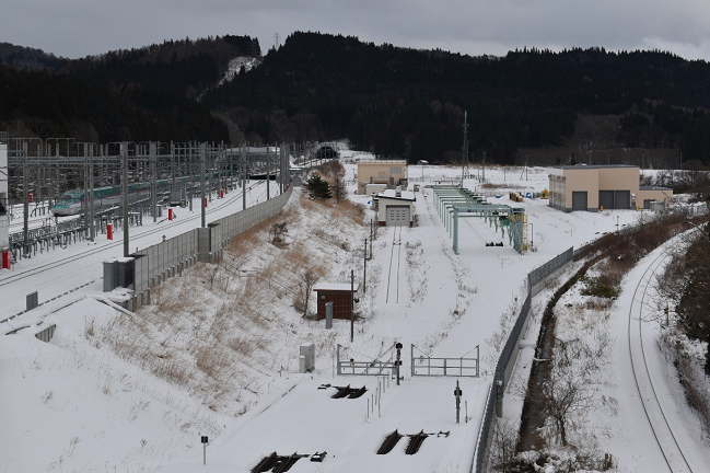 奥津軽いまべつ駅から新幹線を見る