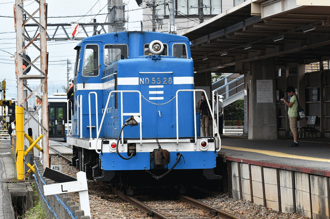 ND5528号ディーゼル機関車（東名古屋港駅）