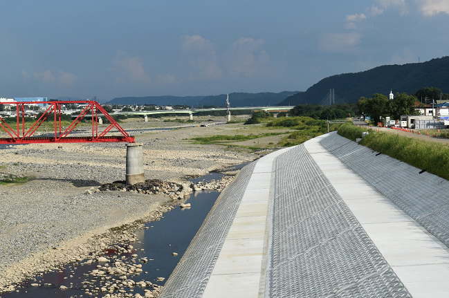台風災害で崩落した千曲川橋梁を見物