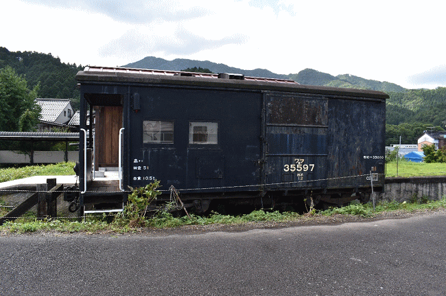 若桜鉄道の八東駅に保存されている有蓋車合造の車掌車