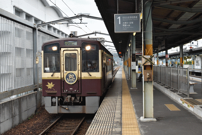 桐生駅で発車を待つわたらせ渓谷鉄道