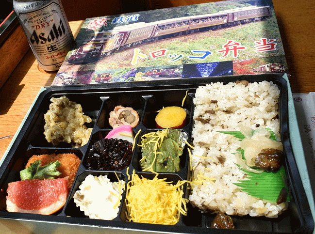 神戸駅「レストラン清流」で入手した「トロッコ弁当」