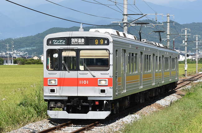 1001編成赤帯電車