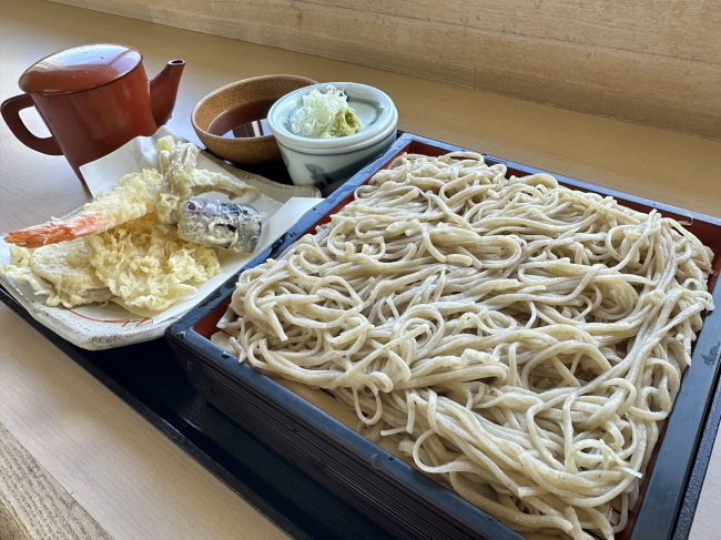 梁川駅の手打ち蕎麦「なかむら」の天ぷらせいろ