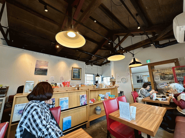 ピクトンの店内