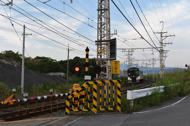 京阪電鉄の淀駅と中書島駅の間にある踏切の撮影地