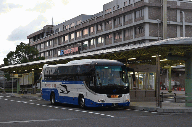 米子駅前に到着した、名古屋からのJR高速バス