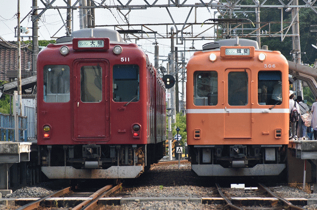 養老鉄道の東赤坂駅に停車するラビットカー
