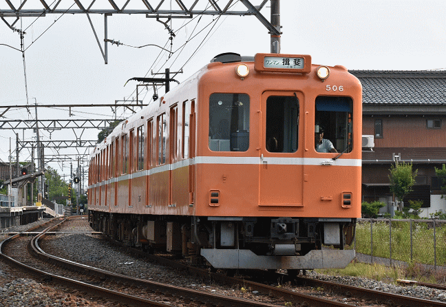 揖斐行のラビットカーが東赤坂駅を発車