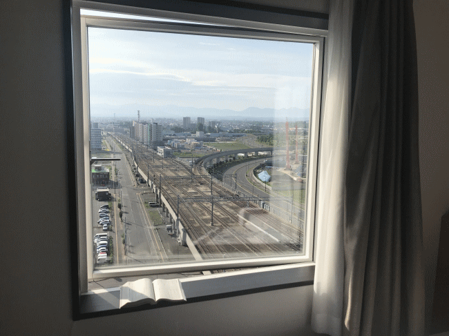 ワイズホテル旭川駅前の窓から見た鉄道路線の眺め
